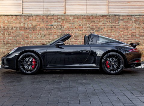 Porsche 911 (991) Targa 4 GTS 32