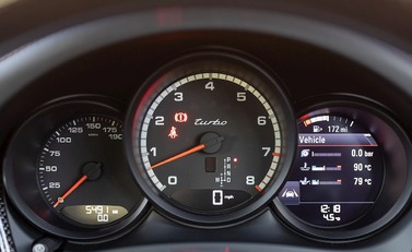 Porsche Macan Turbo 19