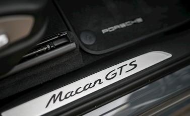Porsche Macan GTS 17