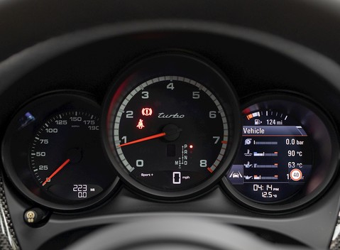 Porsche Macan Turbo 18