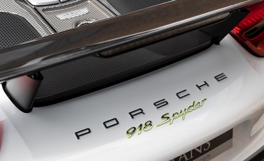 Porsche 918 Spyder 33