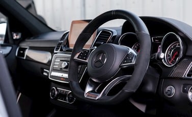 Mercedes-Benz GLS GLS 63 11