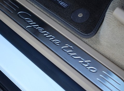 Porsche Cayenne Turbo 21