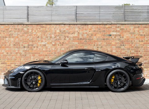 Porsche 718 Cayman GT4 2