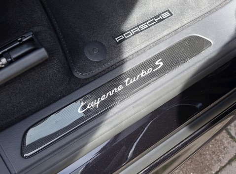 Porsche Cayenne Turbo S 7