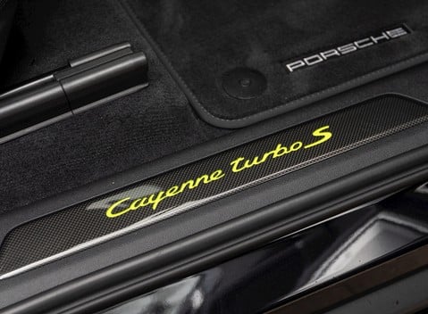 Porsche Cayenne Turbo S E-Hybrid 26