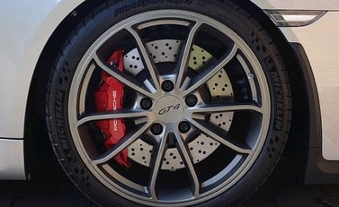 Porsche Cayman GT4 14