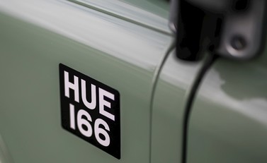 Land Rover Defender 110 Heritage 30