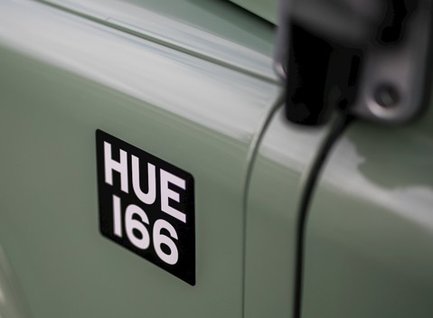 Land Rover Defender 110 Heritage 30