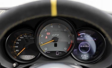 Porsche Cayman GT4 (718) 16