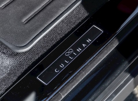 Rolls-Royce Cullinan Black Badge 30