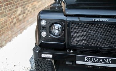 Land Rover Defender 90 XS T40S 23