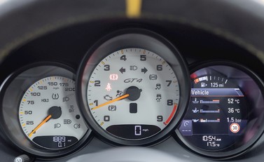 Porsche 718 Cayman GT4 15