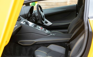 Lamborghini Aventador LP700-4 15