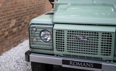 Land Rover Defender 110 Heritage Station Wagon 20