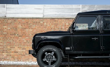 Land Rover Defender 110 XS Classic Series I 24