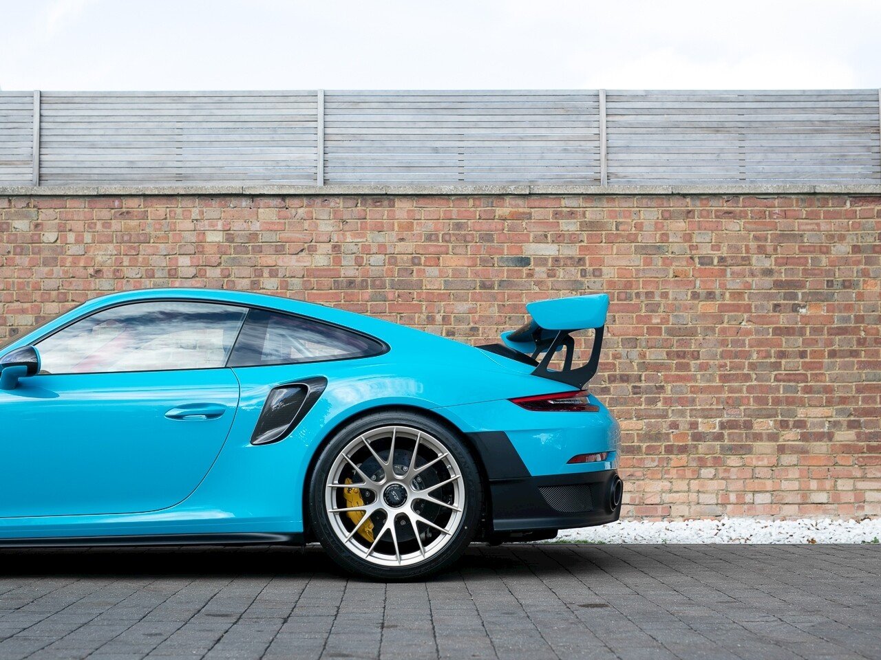 Used Porsche 911 (991) GT2 RS for sale | Blue