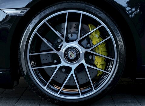 Porsche 911 (991.2) Turbo S 10