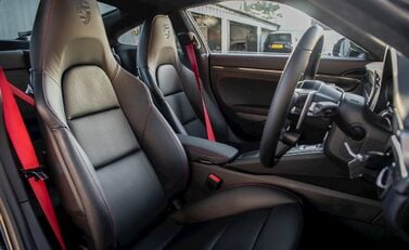 Porsche 911 (991.2) Turbo S 12