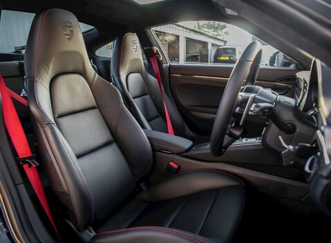 Porsche 911 (991.2) Turbo S 12