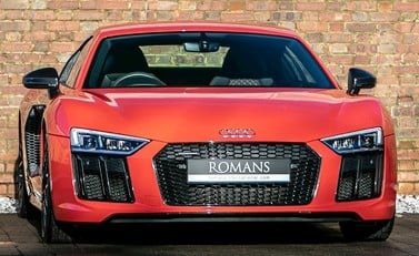 Audi R8 V10 Plus 1