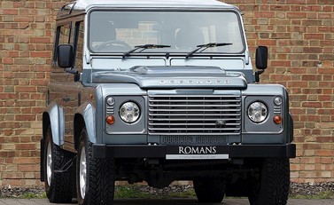 Land Rover 90 County 1