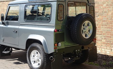 Land Rover 90 County 7