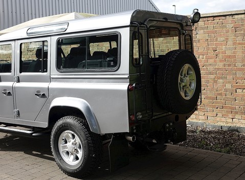 Land Rover 110 XS 17