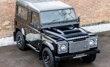 Land Rover Defender 90 XS 8