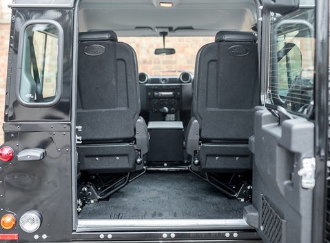 Land Rover Defender 90 XS 16