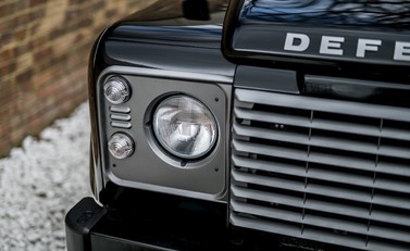 Land Rover Defender 90 XS 23