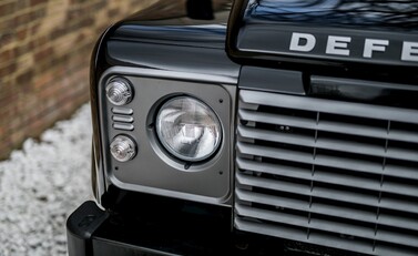 Land Rover Defender 90 XS 23