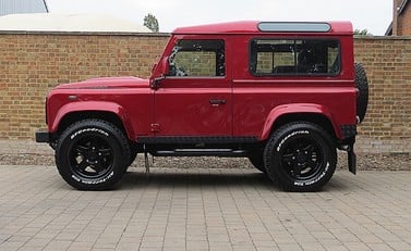 Land Rover Defender 90 XS 8