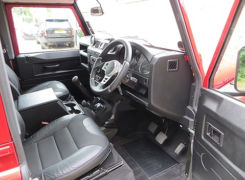 Land Rover Defender 90 XS 13