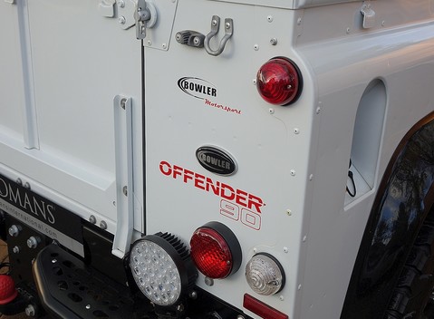 Land Rover Defender 90 Bowler Edition 3