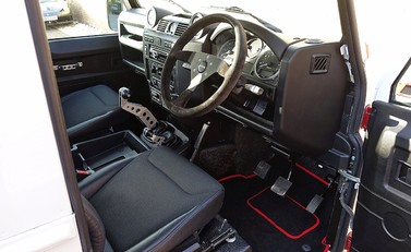 Land Rover Defender 90 Bowler Edition 13