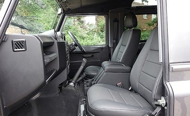 Land Rover Defender 90 XS T40 11