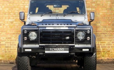 Land Rover Defender 90 XS 2