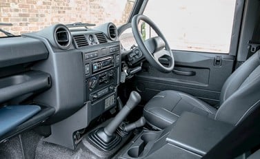 Land Rover Defender 90 TD XS Station Wagon 15