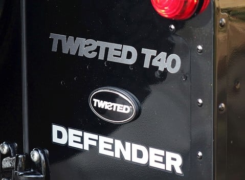 Land Rover Defender T40 14