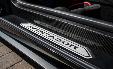 Lamborghini Aventador S LP740-4 Roadster 24