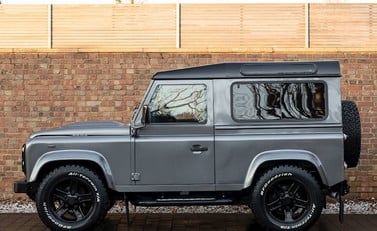 Land Rover Defender 90 XS URBAN TRUCK Carbon Edition 2