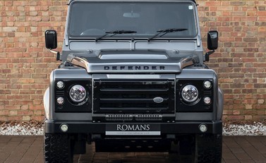 Land Rover Defender 90 XS URBAN TRUCK Carbon Edition 4