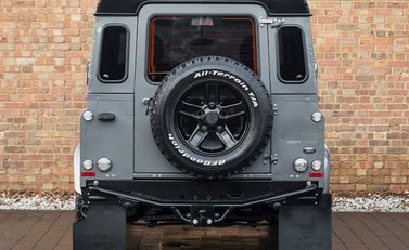 Land Rover Defender 90 XS URBAN TRUCK Carbon Edition 5
