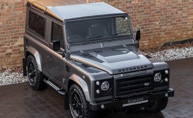 Land Rover Defender 90 XS URBAN TRUCK Carbon Edition 8