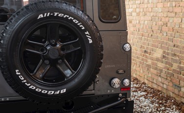 Land Rover Defender 90 XS URBAN TRUCK Carbon Edition 21