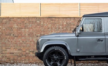 Land Rover Defender 90 XS URBAN TRUCK Carbon Edition 23