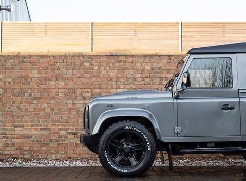Land Rover Defender 90 XS URBAN TRUCK Carbon Edition 23