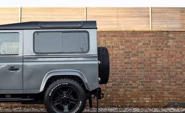 Land Rover Defender 90 XS URBAN TRUCK Carbon Edition 24