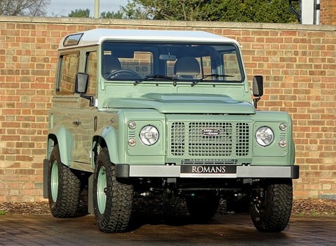 Land Rover 90 Heritage 1